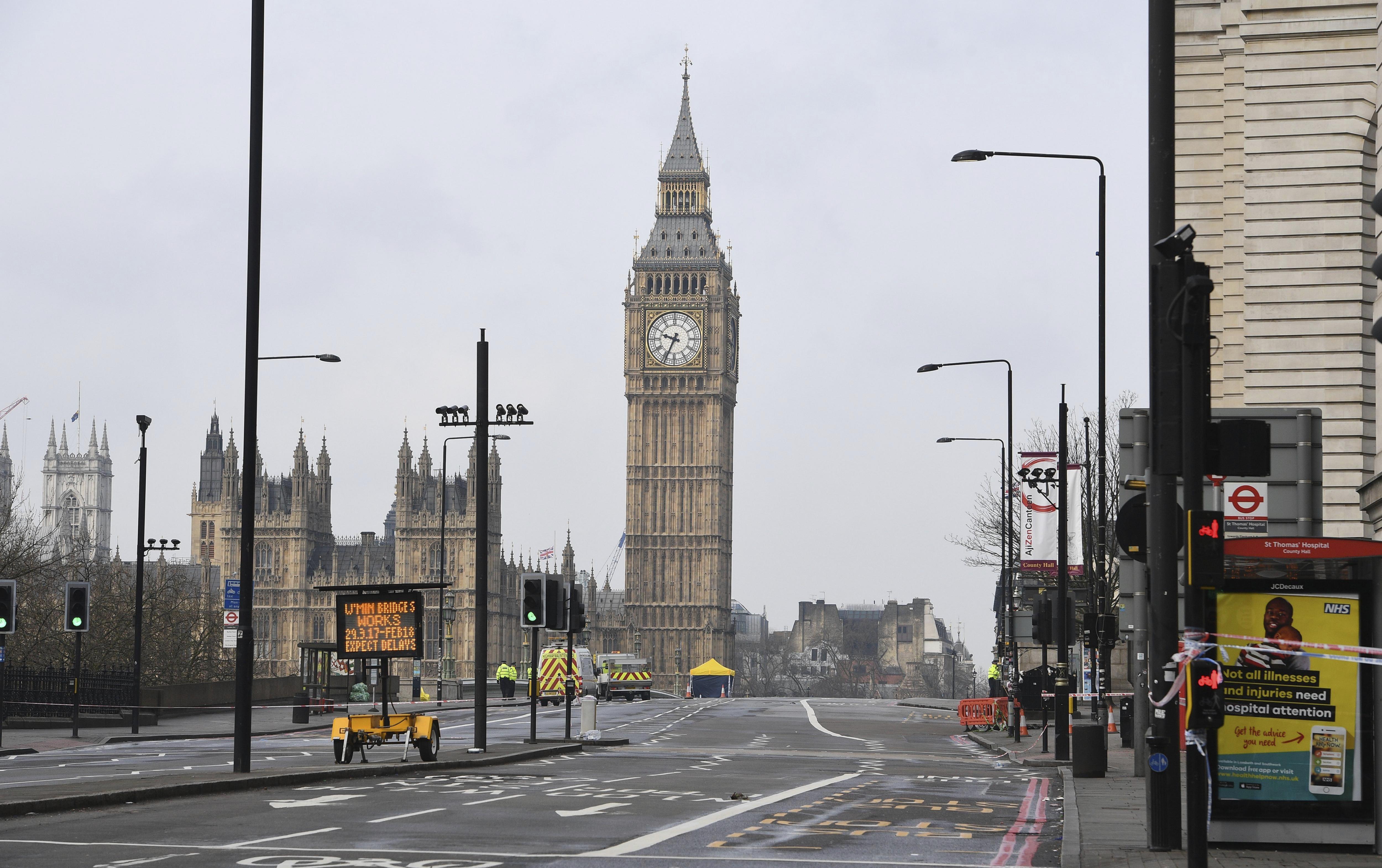 El detenido frente al Parlamento británico en Londres es sospechoso de planear un atentado El detenido frente al Parlamento británico en Londres es sospechoso de planear un atentado