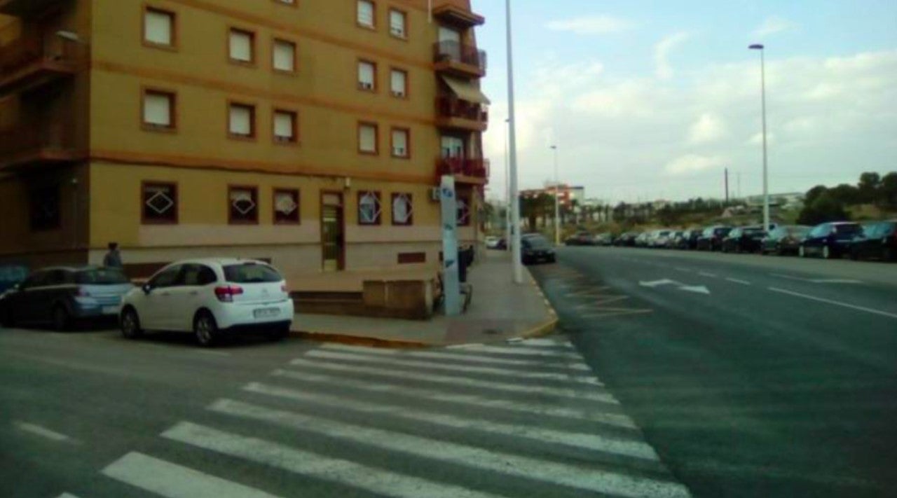 Podemos Elche pide un parada de taxi y dos estaciones de biciElx en Carrús Este Podemos Elche pide un parada de taxi y dos estaciones de biciElx en Carrús Este