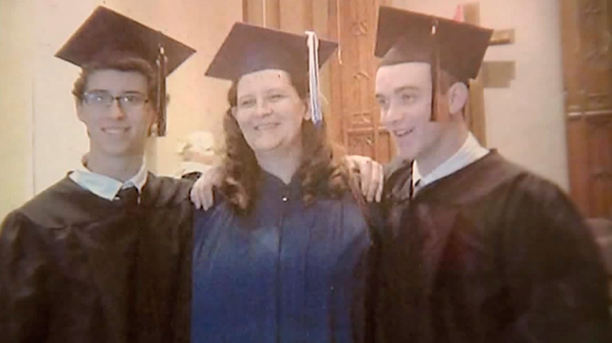 Megan Linzy, la madre que para inspirar a sus hijos volvió a los estudios Megan Linzy, la madre que para inspirar a sus hijos volvió a los estudios