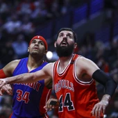 Nikola Mirotic, en busca del rebote junto a Tobias Harris Nikola Mirotic, en busca del rebote junto a Tobias Harris