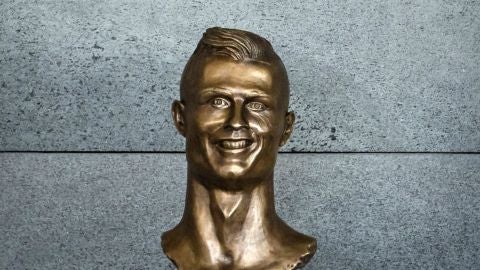 El busto de Cristiano Ronaldo en el aeropuerto de Madeira