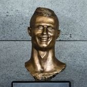 El busto de Cristiano Ronaldo en el aeropuerto de Madeira