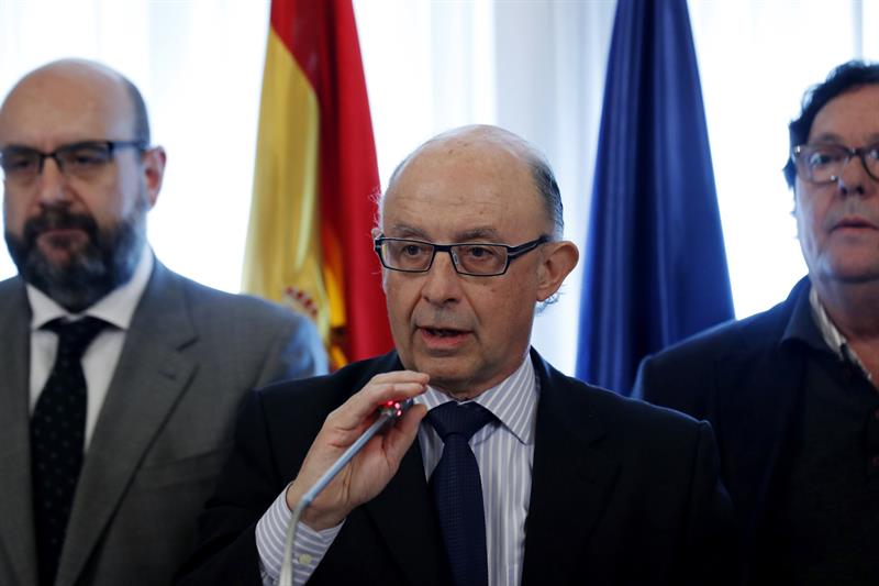 Montoro presenta este martes en el Congreso los Presupuestos Generales del Estado Montoro presenta este martes en el Congreso los Presupuestos Generales del Estado