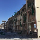 En primer plano la vieja estructura del hotel de Arenales del Sol, al fondo la nueva. En primer plano la vieja estructura del hotel de Arenales del Sol, al fondo la nueva.