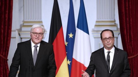 El presidente galo, Fran&ccedil;ois Hollande (d), y su hom&oacute;logo germano, Frank-Walter Steinmeier