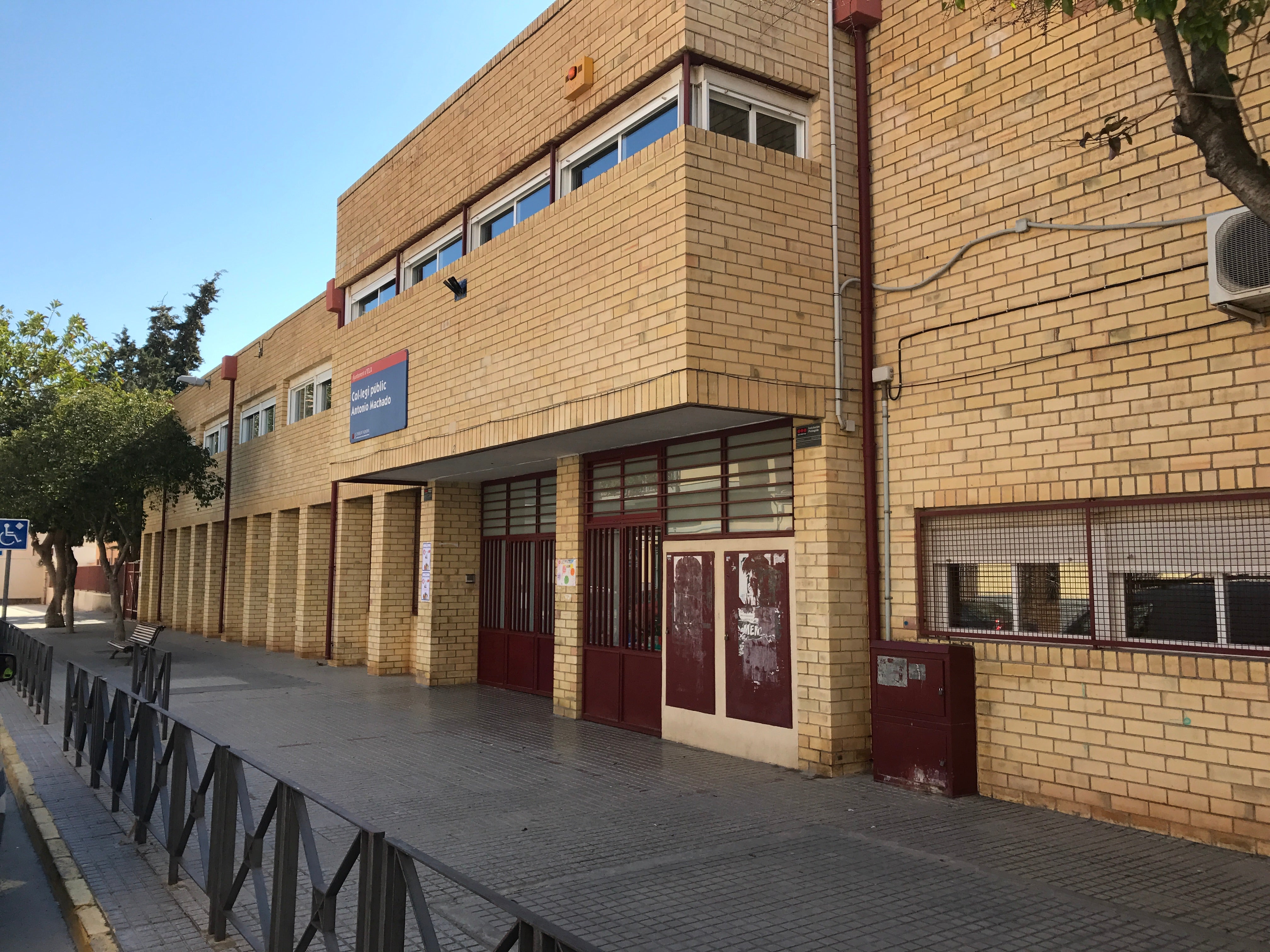 Ilicitanos por Elche pide que se mida el ruido que provoca el aeropuerto en el colegio Antonio Machado de Torrellano Ilicitanos por Elche pide que se mida el ruido que provoca el aeropuerto en el colegio Antonio Machado de Torrellano
