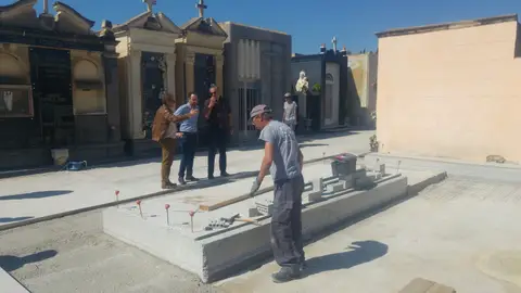 El concejal Héctor Díez en el Cementerio Viejo de Elche. Cementerio
