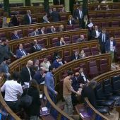 Frame 64.46987 de: Nacionalistas y Podemos abandonan el pleno del Congreso en solidaridad con Homs