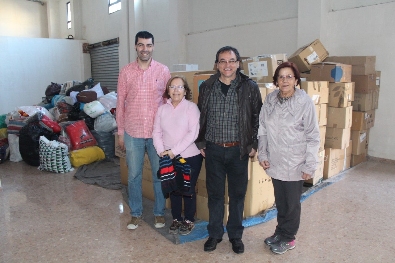 Obrim Fronteres a Vila-real envia un camió amb 3.000 quilos de roba a camps de refugiats. Obrim Fronteres a Vila-real envia un camió amb 3.000 quilos de roba a camps de refugiats.