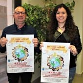 La regidora de Juventud del Ayuntamiento de Borriana, Lluïsa Monferrer, y el técnico del mismo departamento, Vicent Sorribes, han presentado la Escoleta de Pasqua.