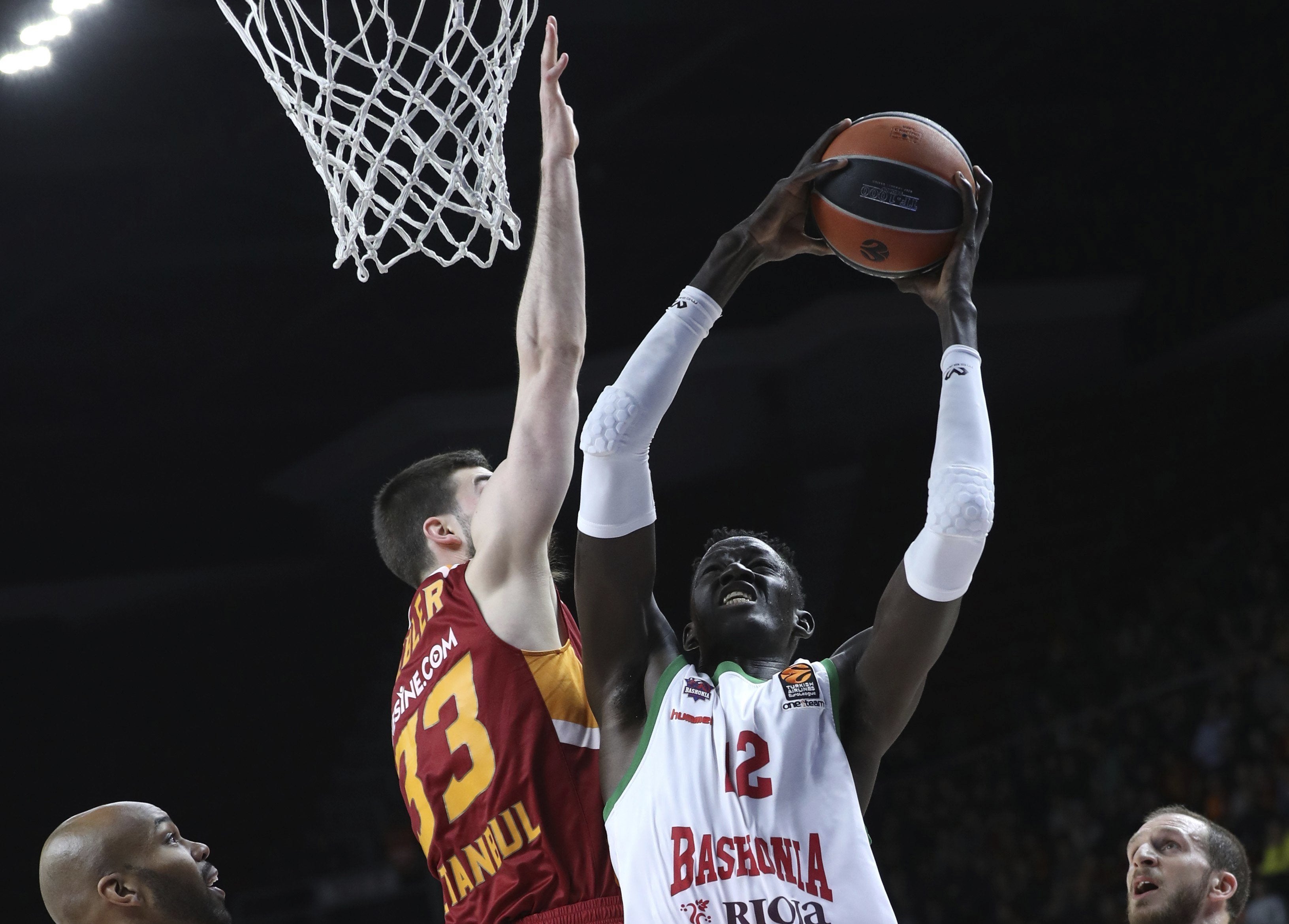 El Baskonia cumple su parte para subir posiciones en Euroliga tumbando al Galatasaray El Baskonia cumple su parte para subir posiciones en Euroliga tumbando al Galatasaray