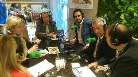 Un momento de la tertulia Al Hombro