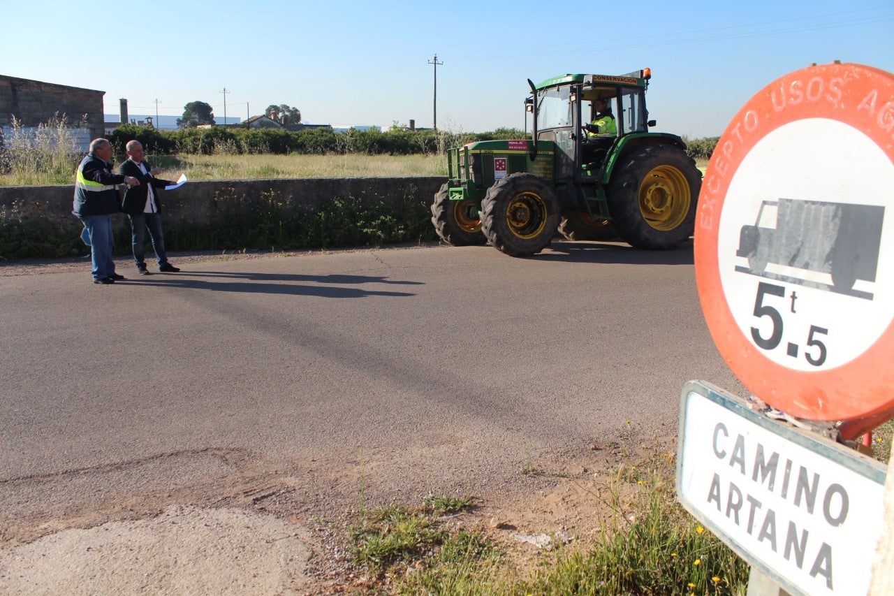 Servicis Públics treballa en la neteja de 16 camins rurals. Servicis Públics treballa en la neteja de 16 camins rurals.