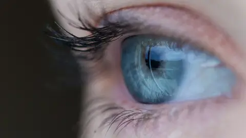 Conocer los factores que pueden propiciar el desprendimiento de retina es fundamental Conocer los factores que pueden propiciar el desprendimiento de retina es fundamental