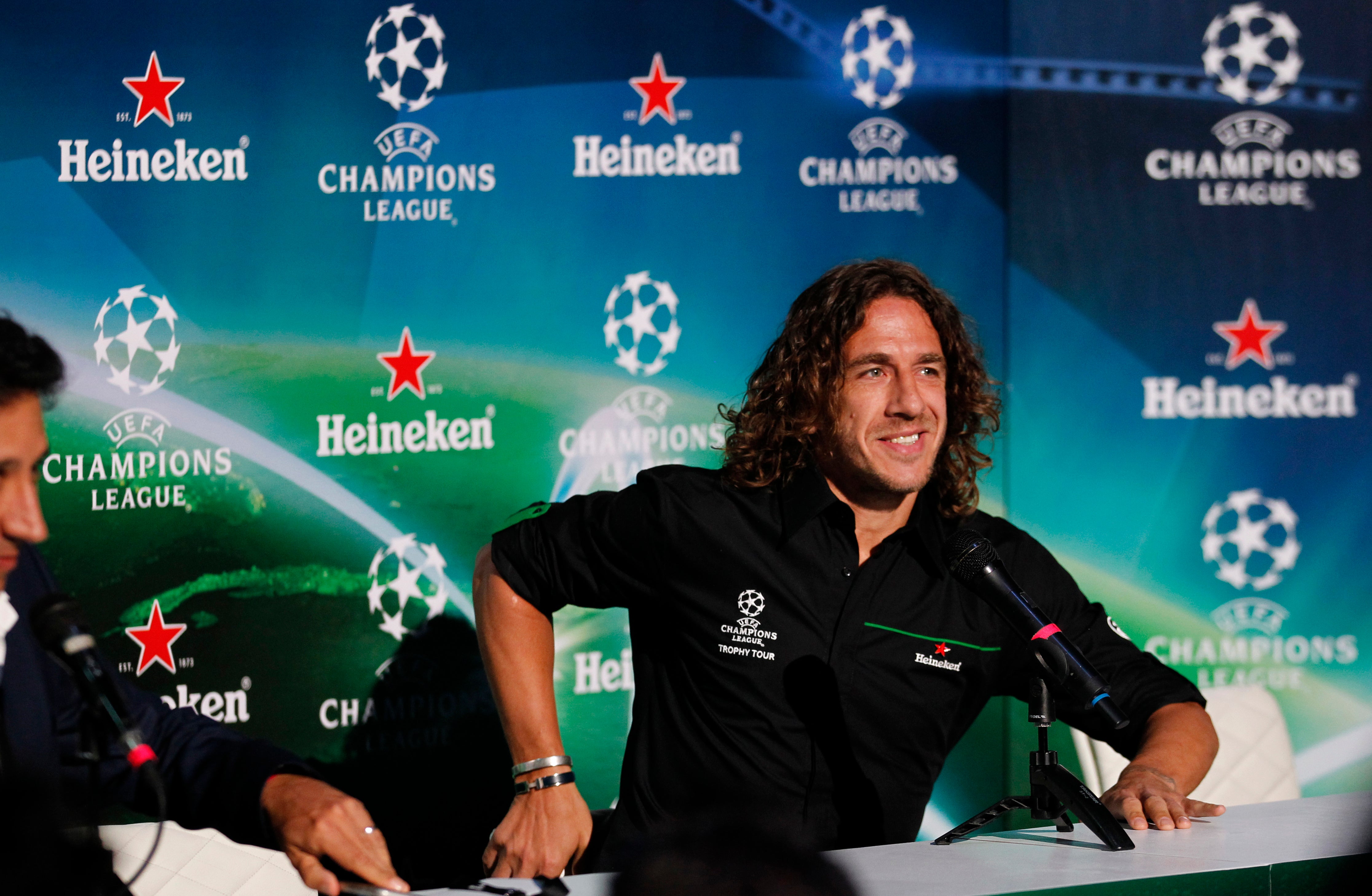 Puyol, sobre el videoarbitraje: "Los resultados van a ser más justos sin cambiar la esencia del fútbol" Puyol, sobre el videoarbitraje: "Los resultados van a ser más justos sin cambiar la esencia del fútbol"