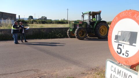Els treballs s'emmarquen en la campanya de la diputaci&oacute; porovincial de neteja de pistes i camins per a millorar la seguretat i salubritat. 