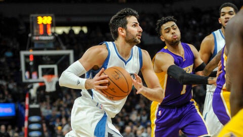 Ricky Rubio, en acci&oacute;n ante los Lakers