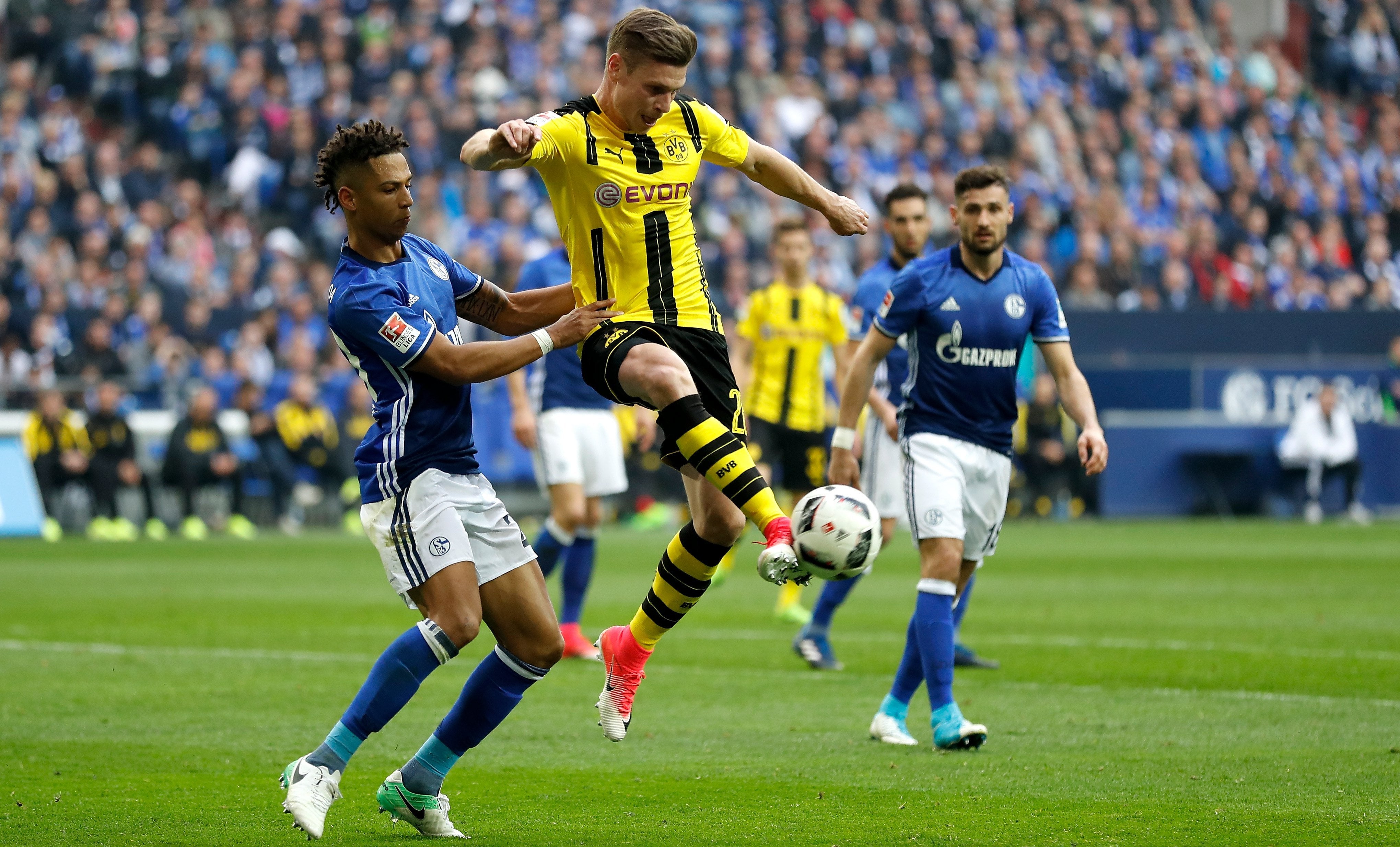 El Borussia Dortmund tropieza contra el Schalke en el partido de regreso de Coke El Borussia Dortmund tropieza contra el Schalke en el partido de regreso de Coke