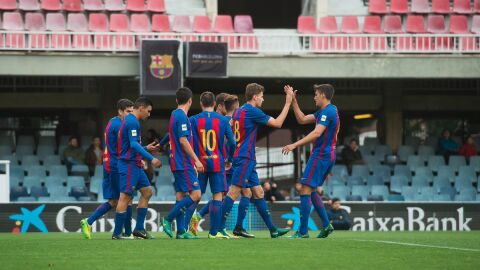 Los jugadores del Bar&ccedil;a B celebrando uno de los goles