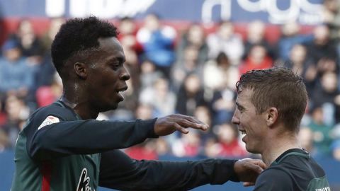 I&ntilde;aki Williams celebra con Muniain el gol del Athletic. 