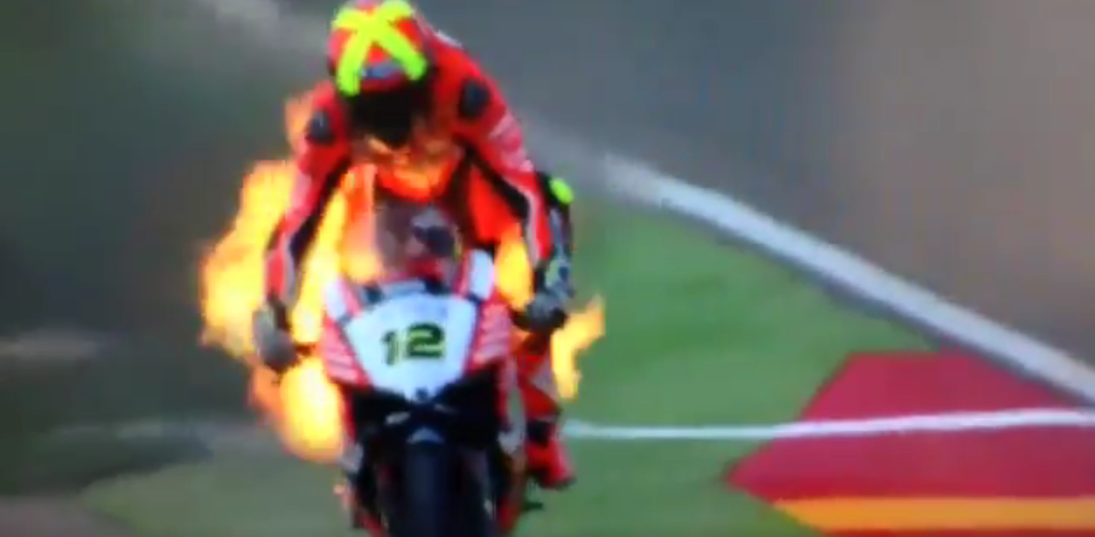 Tremendo susto en las Superbikes: la moto de Xavi Forés, en llamas Tremendo susto en las Superbikes: la moto de Xavi Forés, en llamas