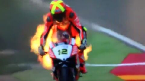 La moto de Xavi For&eacute;s, en llamas
