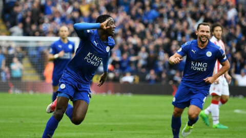 Ndidi celebra un gol