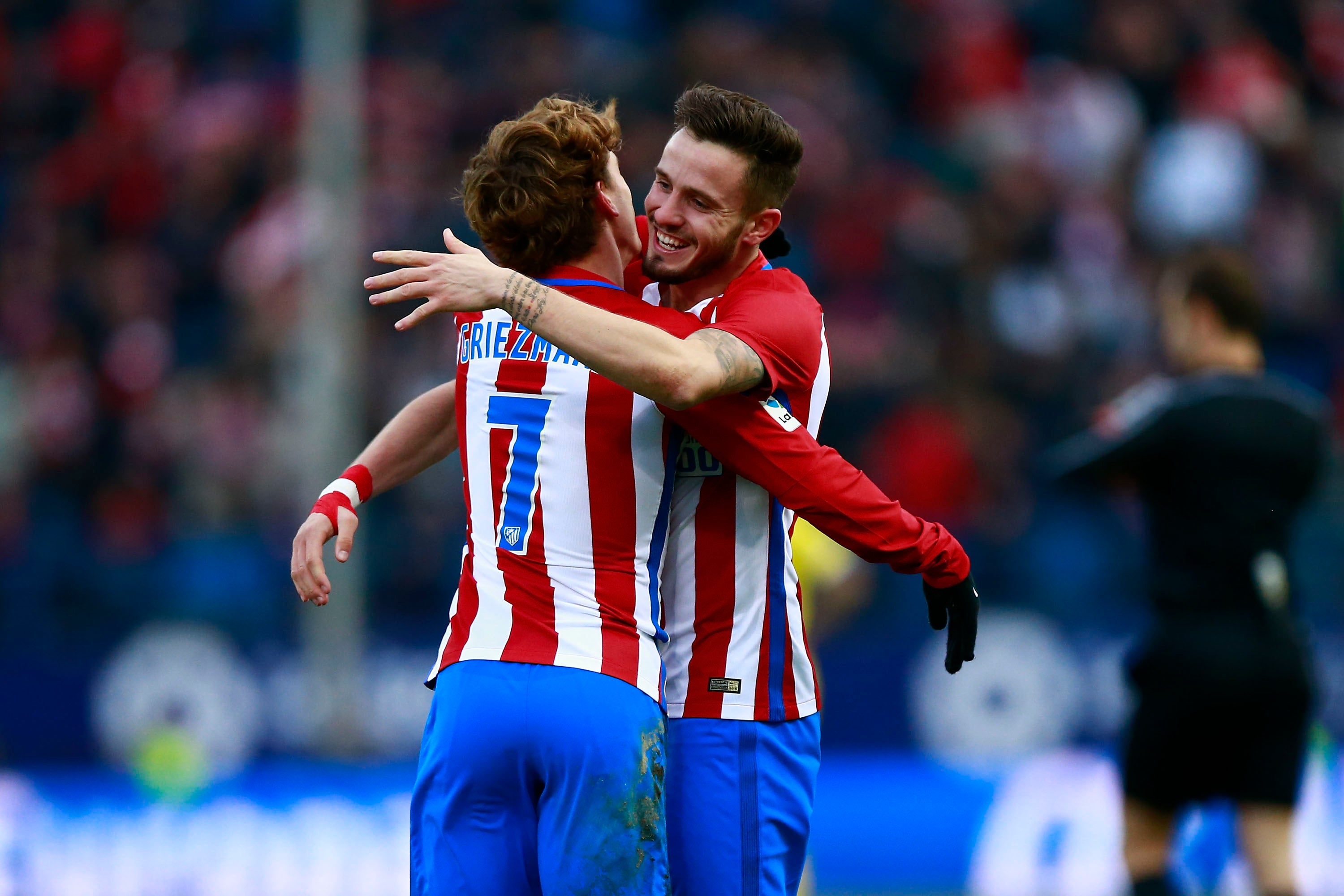 Griezmann y Saúl se pican en Twitter por un 'caño a la francesa' Griezmann y Saúl se pican en Twitter por un 'caño a la francesa'
