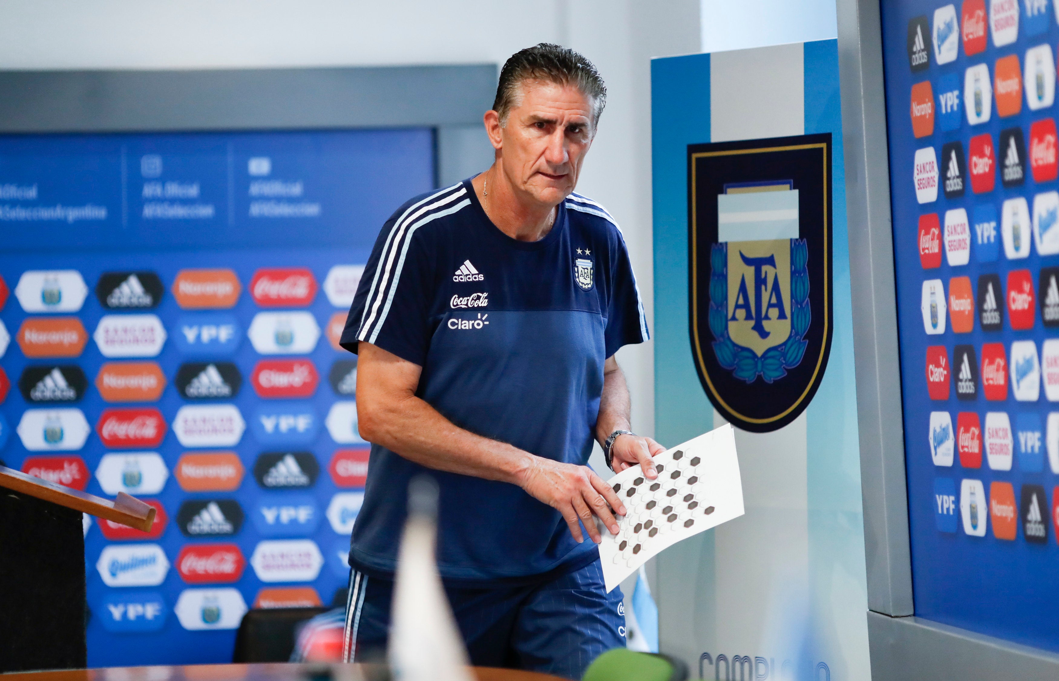 Bauza atiza a Sampaoli: "Lleva meses hablando con la AFA, me divierte que lo niegue" Bauza atiza a Sampaoli: "Lleva meses hablando con la AFA, me divierte que lo niegue"