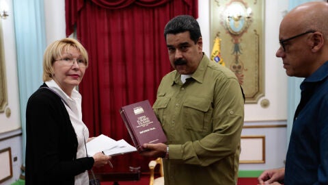 El presidente de Venezuela, Nicol&aacute;s Maduro, durante un encuenttro con la Fiscal General, Luisa Ortega D&iacute;az