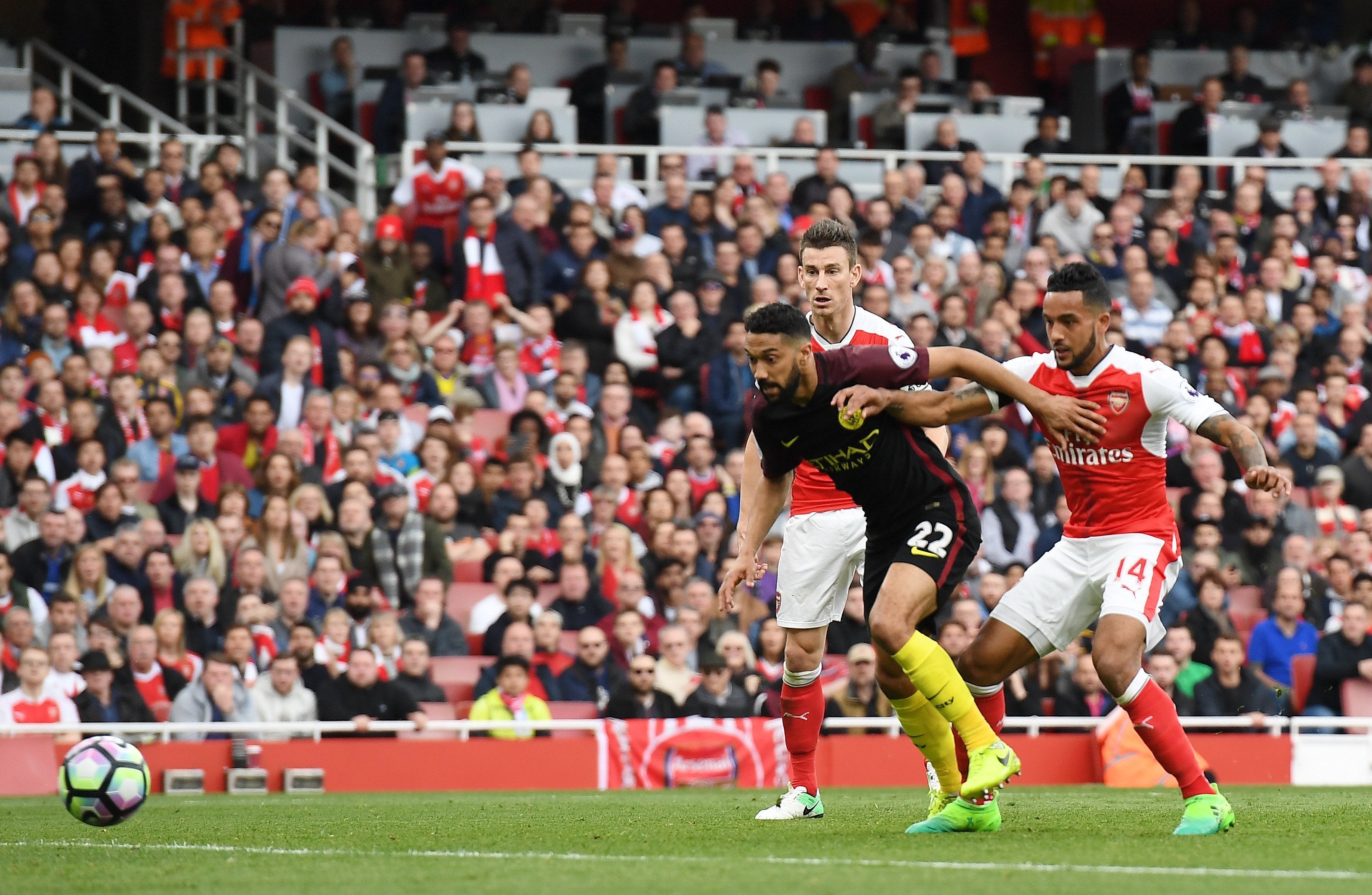 El Arsenal y el Manchester City empatan en un partido intenso y se alejan de sus objetivos El Arsenal y el Manchester City empatan en un partido intenso y se alejan de sus objetivos