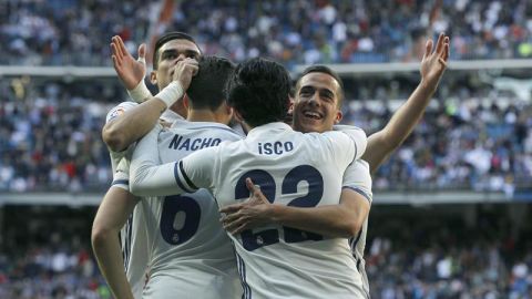 Los jugadores del Real Madrid celebran el gol de Isco Alarc&oacute;n.