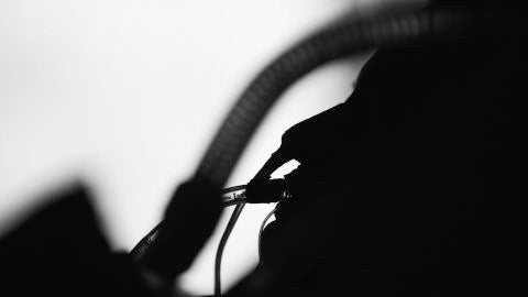 Un psic&oacute;logo experimenta con m&uacute;sica en las UCI