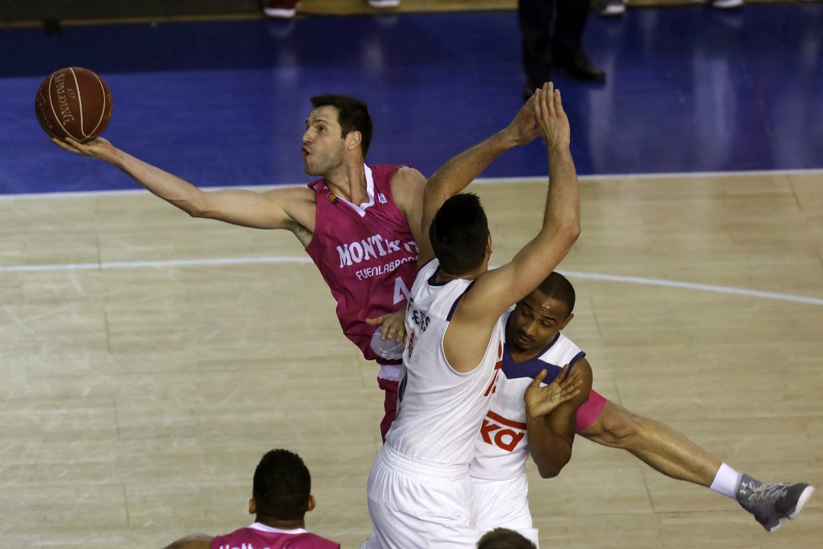 Sergio Llull y Felipe Reyes dan la victoria al Real Madrid en un vibrante derbi contra el Fuenlabrada Sergio Llull y Felipe Reyes dan la victoria al Real Madrid en un vibrante derbi contra el Fuenlabrada