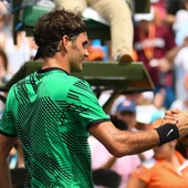Federer y Nadal se saludan tras disputar la final de Miami Federer y Nadal se saludan tras disputar la final de Miami