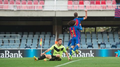 El filial celebra uno de los goles al Eldense
