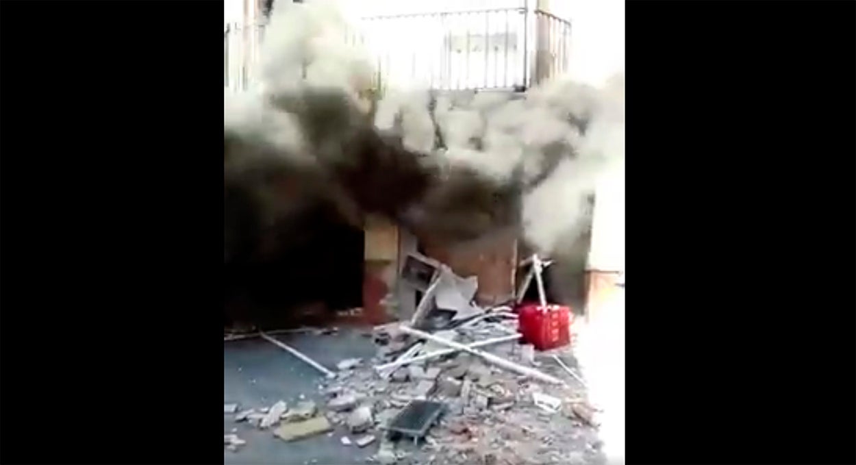 Una explosión de gas en una carnicería de Granada deja ocho heridos, dos de ellos menores Una explosión de gas en una carnicería de Granada deja ocho heridos, dos de ellos menores