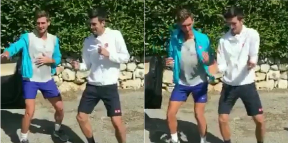 Djokovic, un auténtico 'showman' atrapado en el cuerpo de un tenista: Comienza la semana bailando el hit 'Despacito' Djokovic, un auténtico 'showman' atrapado en el cuerpo de un tenista: Comienza la semana bailando el hit 'Despacito'