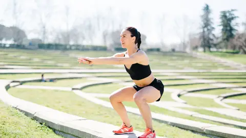 Sentadilla y salto de banco Sentadilla y salto de banco