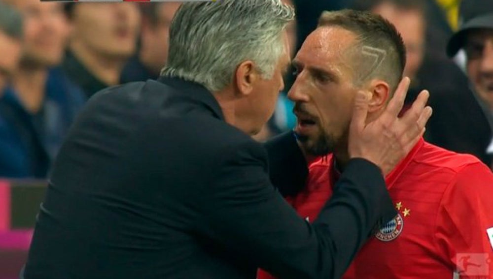 Ancelotti calma a Ribéry tras su enfado por el cambio