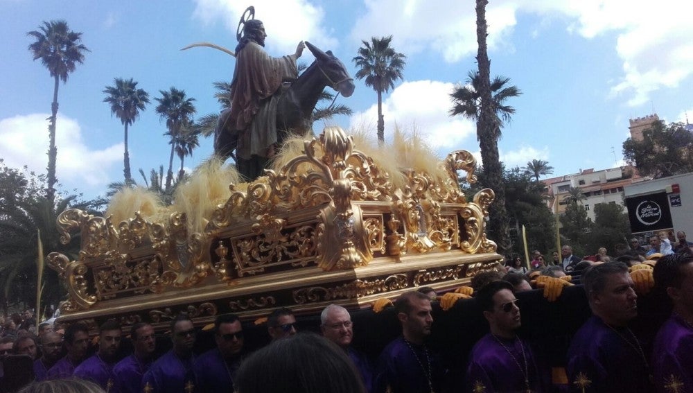 Procesión de Jesús Triunfante, conocida como el 'Pas de la Burreta', con la que se abre la Semana Santa de Elche. 