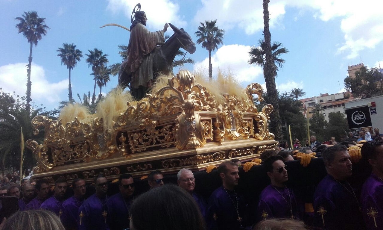 La Junta Mayor de Cofradías y Hermandades crea una plantilla mixta de costaleros para el trono de Jesús Triunfante La Junta Mayor de Cofradías y Hermandades crea una plantilla mixta de costaleros para el trono de Jesús Triunfante