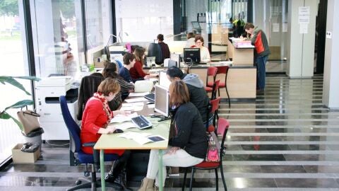 La convocatoria, la &uacute;ltima desde 2003, tiene como objeto la adaptaci&oacute;n del r&eacute;gimen jur&iacute;dico del personal laboral fijo del Ayuntamiento de Almassora a la naturaleza funcionarial de los puestos de trabajo que ocupa.