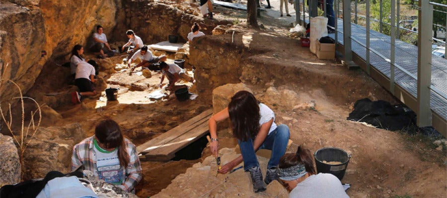 El Valle de los Neandertales El Valle de los Neandertales