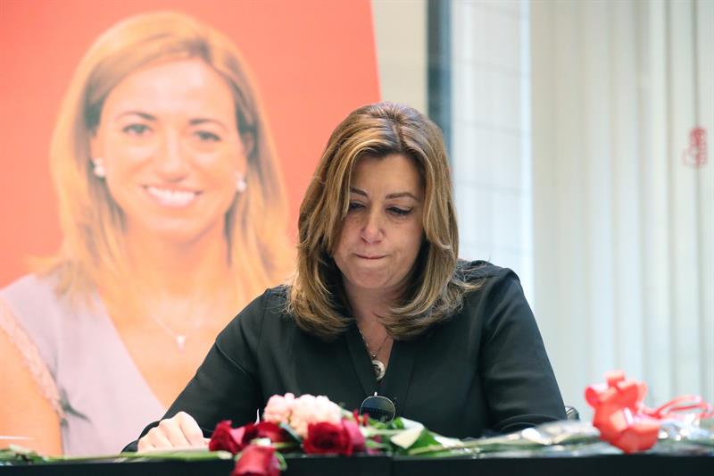 Pedro Sánchez, Susana Díaz y Patxi López despiden a Carme Chacón en Ferraz pero no coinciden en el velatorio Pedro Sánchez, Susana Díaz y Patxi López despiden a Carme Chacón en Ferraz pero no coinciden en el velatorio