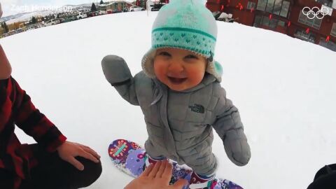 Sloan, la ni&ntilde;a que hace snowboard con un a&ntilde;o