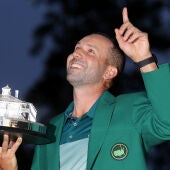 Sergio García celebra su triunfo en el Masters de Augusta