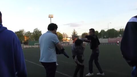 Pelea entre padres en un campo en Logro&ntilde;o