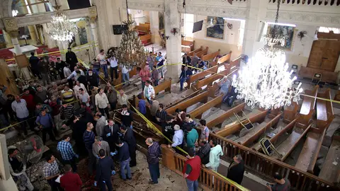 Vista del interior de la iglesia Tanta en Egipto en la que ha explosionado una bomba Vista del interior de la iglesia Tanta en Egipto en la que ha explosionado una bomba