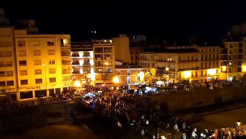 Al menos dos heridos en una estampida provocada por una pelea durante una procesión de Semana Santa en Málaga Al menos dos heridos en una estampida provocada por una pelea durante una procesión de Semana Santa en Málaga